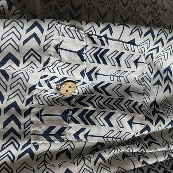 Legendary Whitetails button down - Picture 3 of 3